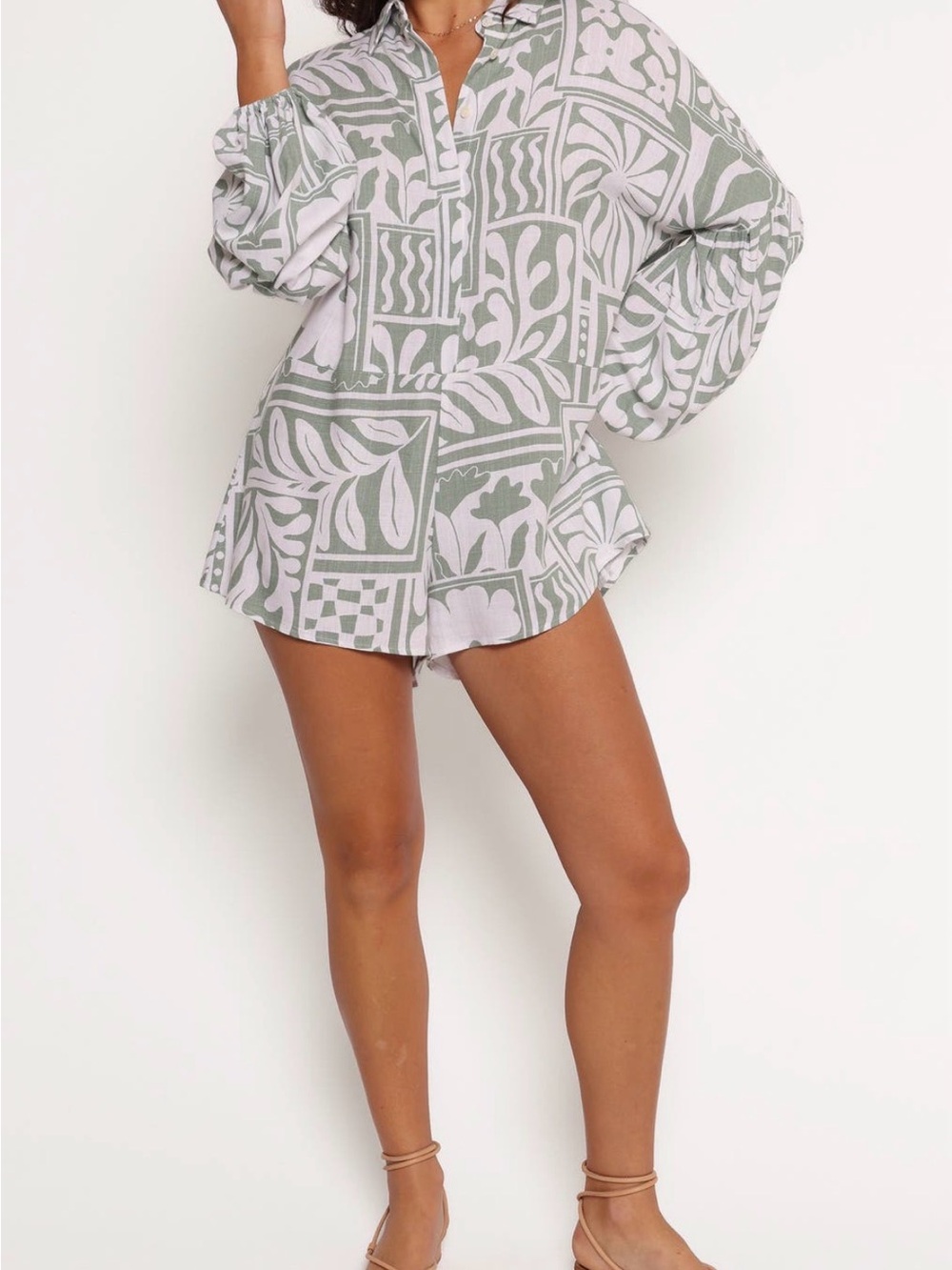 Petal & Pup
Tansy Abstract
Print Long Sleeve Romper size M